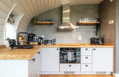 Enstone Apartment | Sustainable 2BD Pod on Old Chalford Farm