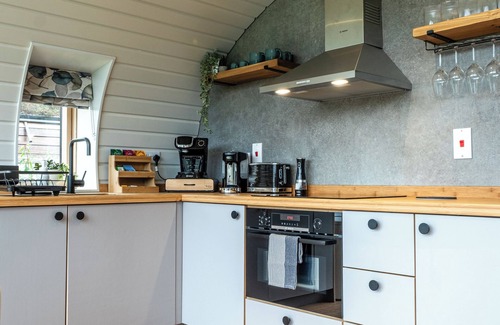Enstone Apartment | Sustainable 2BD Pod on Old Chalford Farm