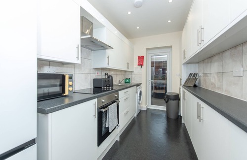 Portswood House | Sutton Cottage - 4 Bed House in Soton City Centre