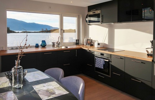 Flora House | Svortevik by Interhome