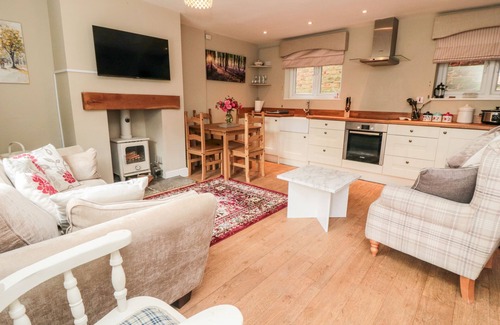 Swainby Cottage | SWAINBY COTTAGE, pet friendly, character holiday cottage in Swainby