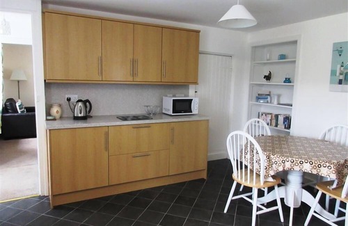 Dalbeattie Cottage | Swallow Cottage - a cottage that sleeps 6 guests in 3 bedrooms
