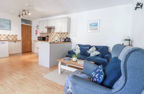 Sticker Cottage | SWALLOW COTTAGE, pet friendly, with a garden in Sticker
