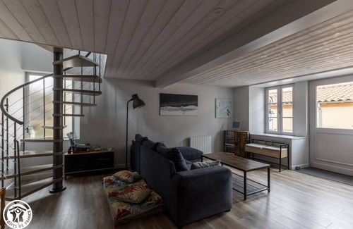 Saint-Saturnin House | Swallow huts