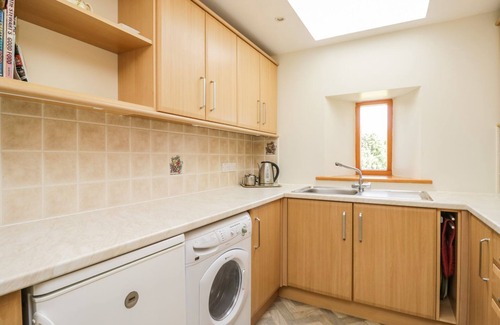 Thornthwaite Cottage | SWALLOW'S NEST, pet friendly, with a garden in Braithwaite