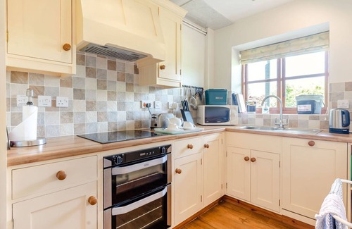 Strefford Cottage | SWALLOW'S NEST, pet friendly, with a garden in Craven Arms