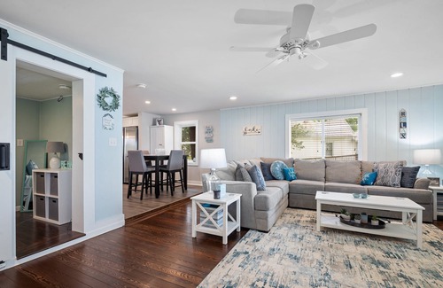 East Leroy House | Swan Haven is a NEWLY Remodeled Lakehouse with a Gorgeous Sunset View!