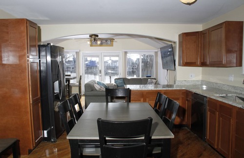 Fair Haven House | Swan River Haven with Pontoon, Jetski & Kayaks Or Without