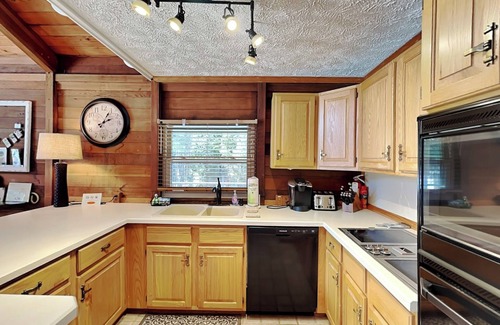 North Glade Hills House | Swan's Nest | Lakefront with Private Dock & Game Room!