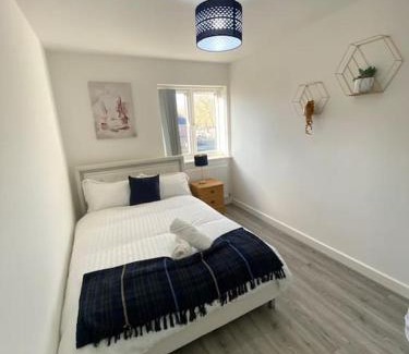 Walsall Apartment | Swanky 2-Bedroom Apt in Walsall/5mins from M6.