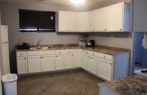 Alton Apartment | Swanky fun city apartment close to Fast Eddie’s! Minutes from downtown Alton.