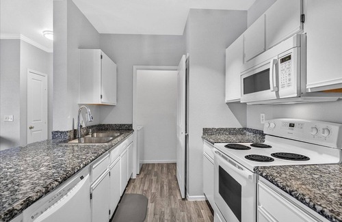 Seven Hills Condo | Sweeeeet Condo! Pools, gym & more. Covered ParkingnSeven Hills/Anthem area