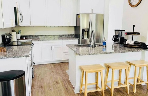 Point Venture House | Sweet 3-bedroom townhouse with free parking! 5 minutes from lake!