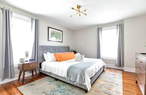 Mosby Apartment | Sweet and Sunny Delight! Orange Crush on You Oasis!