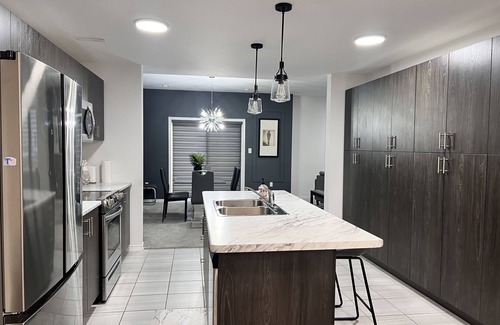 Innisfil House | Sweet Deal! Spacious 4bd Home Comfortably Sleeps 10.