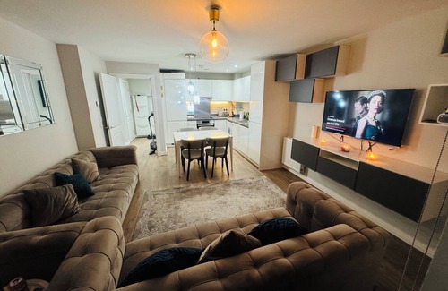 Yiewsley Apartment | Sweet Dreamers.