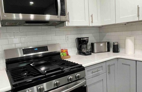 Communipaw House | Sweet Home - 20 minutes to NYC