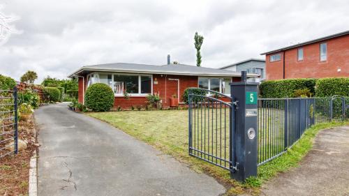 Hamilton East House | Sweet Home between CBD and University