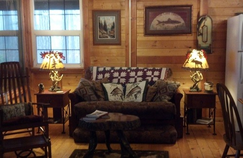 Shelton Cabin | Sweet Huckleberry Cottage on Old Hatchery Lake
