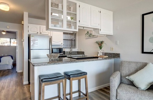 Hot Springs Condo | Sweet Lake Get Away in the Heart of Hot Springs