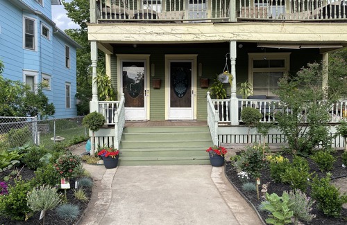 Whittier House | Sweet Retreat in the heart of Uptown close to the lakes.