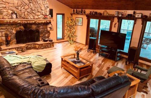 Hico House | Sweet Retreat: Lodge and Event Venue
