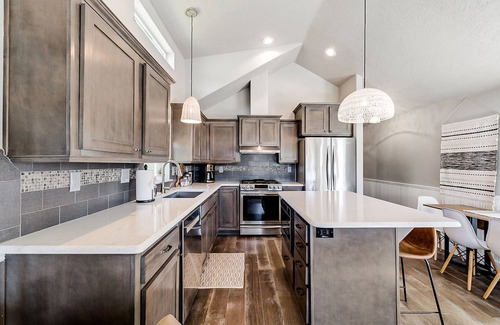 Seaview House | Sweet Seaview Home: Near Beach & Trailhead!