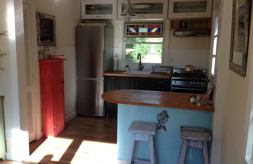 Southold House | Sweet Southold Beach Cottage FALL WINTER SPRING SUMMER 1 min walk to beach