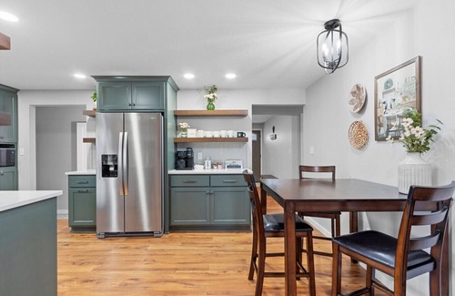 Green Bay House | Sweet Spot on Spence - Walking distance to the excitement of Lambeau