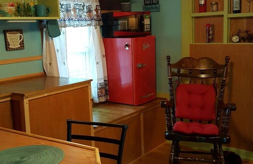 Penrose House | Sweet Suite 3 minutes to Dupont State Forest! Take a hike or bring your Bike!