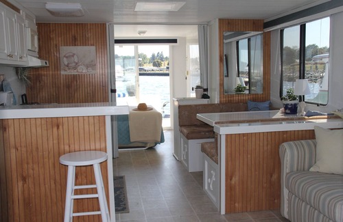 Ocean Drive Boat Rental | Sweet summer escape on Newport Harbor