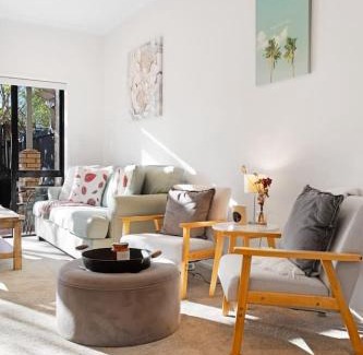 East Tamaki House | Sweet Sunshine Nest with Pool, Aircon and Parking