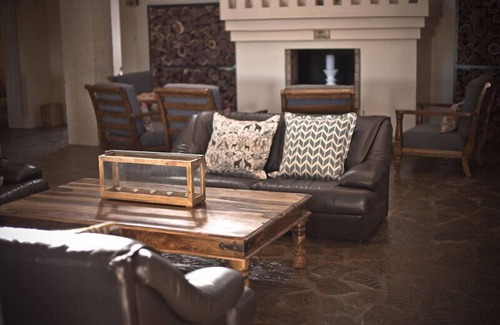 Voigtland Cabin | Sweet Thorn Retreat Airport Lodge