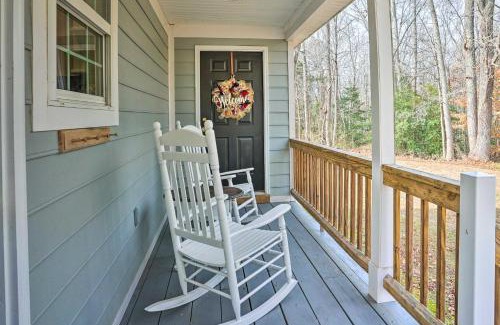 Loretto House | Sweet Vacation Cottage with Deck and Grill!