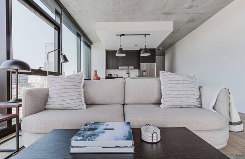 West Loop Apartment | Sweet West Loop 2BR w/Rooftop, Spa, Pool & Gym, by Blueground