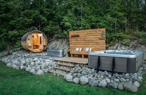 Mount Currie House | Sweetwater Lane Farm Cabin and Spa