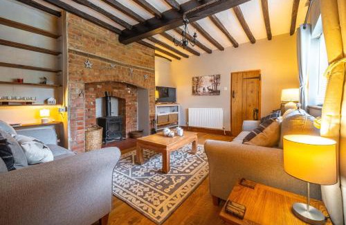 Great Hockham House | Swift Host - 2 Bedrooms - Period Cottage - Garden - Village Location - Dog Friendly