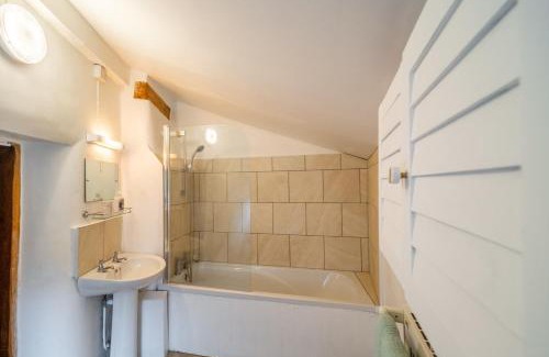 Great Hockham House | Swift Host - 2 Bedrooms - Period Cottage - Garden - Village Location - Dog Friendly