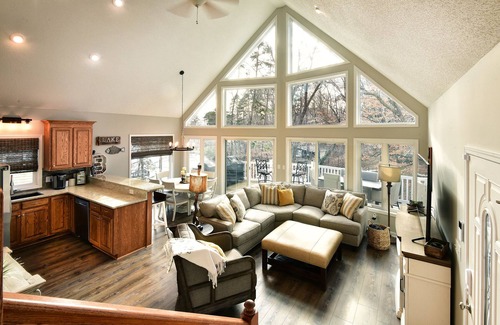 Albemarle House | Swift Island Sunsets: Lakefront, Cozy, Sleeps 8