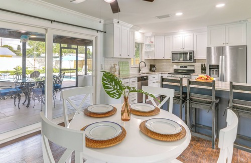 Stuart House | Swim, Game & BBQ: Family Retreat in Stuart