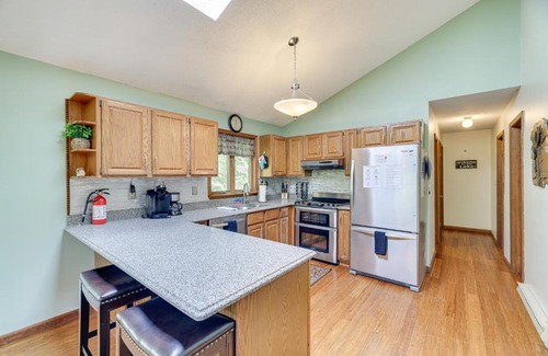 Greentown House | Swim, Hike and Unwind Resort Cabin in Lake Ariel!