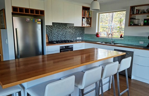 Dodges Ferry House | Swim Spa pool, overlooking the Bay, 3 Bedrooms, sleeps 6, 2 Bathrooms