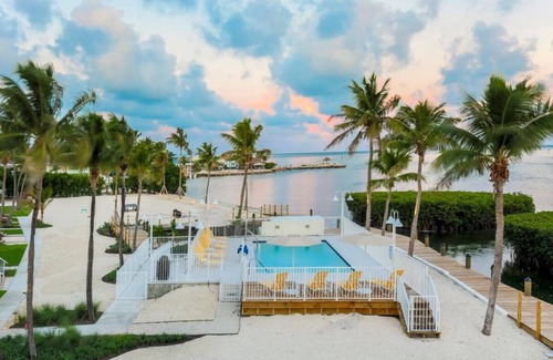 Islamorada Apartment | Swim with Dolphins in the Florida Keys! FREE Breakfast & Parking, Marina, Pool!