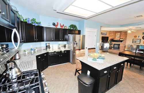 Las Vegas House | Swimming pool, hot tub, basketball court, putting green, family friendly