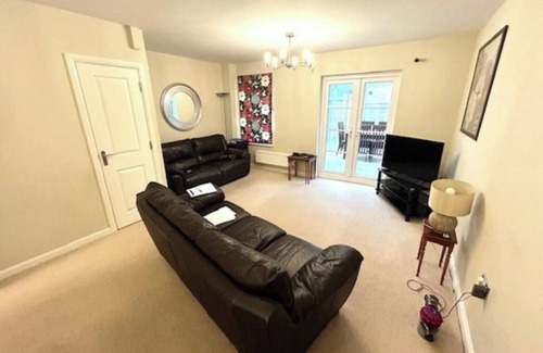 Swindon House | Swindon Cozy Central Home with Free Parking!