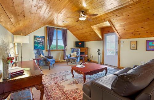 Dripping Springs House | Swing On Inn- Southern Comfort