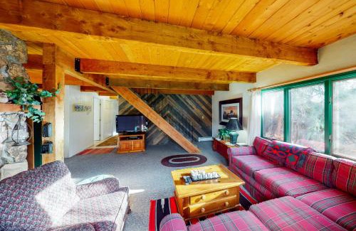 Basalt House | Swinging Bridge House