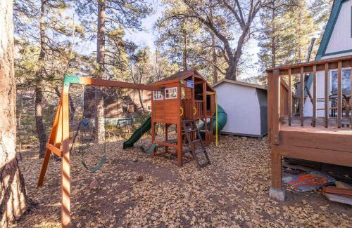 Summit Estates House | Swiss Bliss- Mountains, Pet Friendly and Jacuzzi