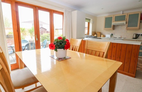 Foxley House | SYCAMORE, family friendly, with a garden in Foulsham