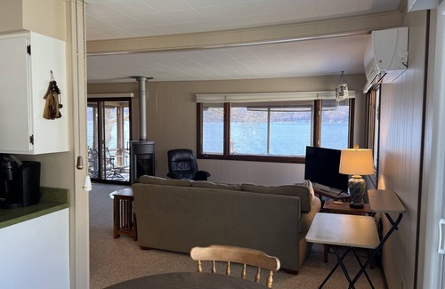 Holcomb Cottage | Sycamore Landing - Casual Lakefront Living at It's Best!